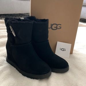 Ugg black wedge boots from NR 7.5 USA like new
